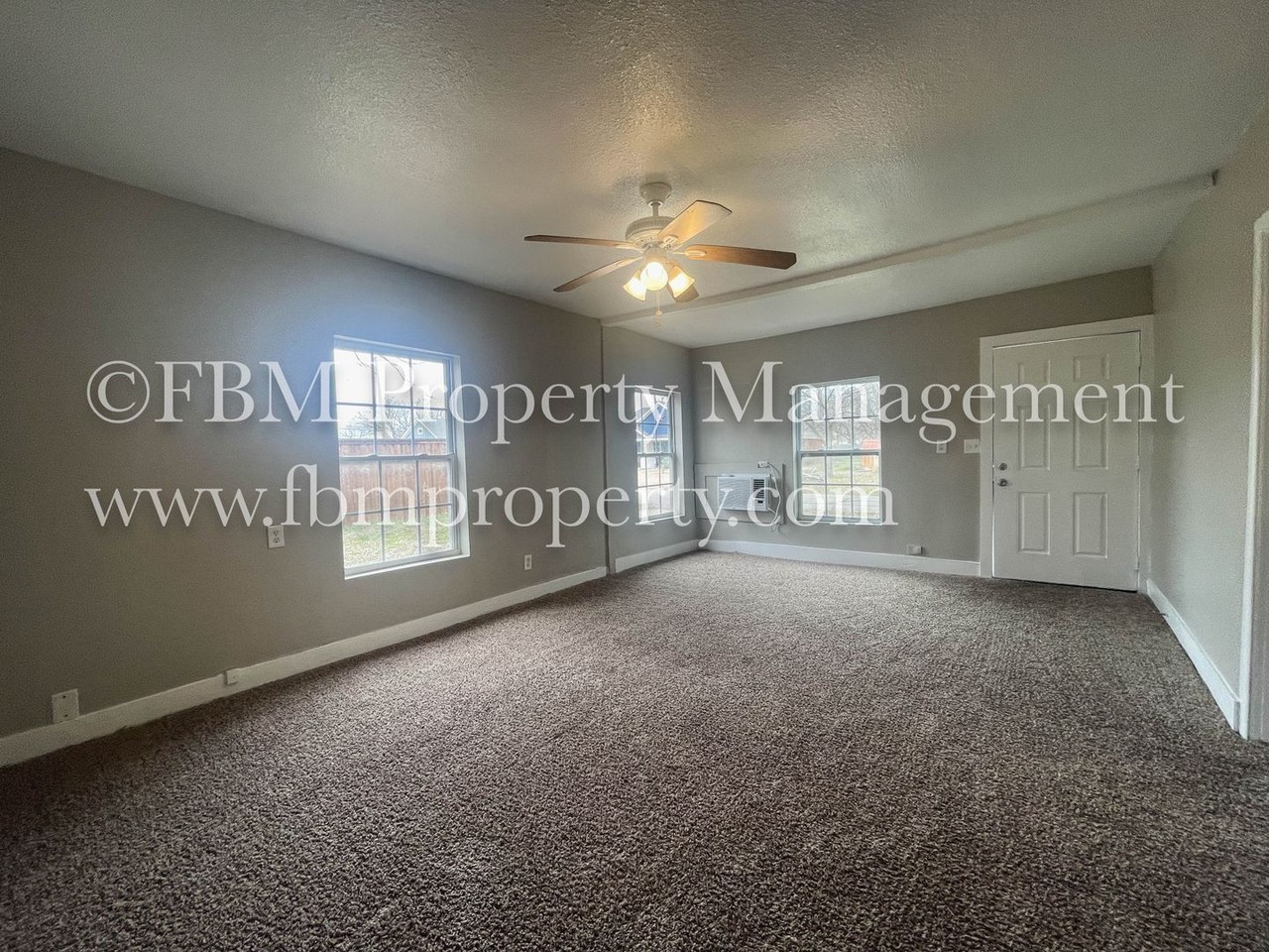 202 E Vanstons St - Photo 3 of 15