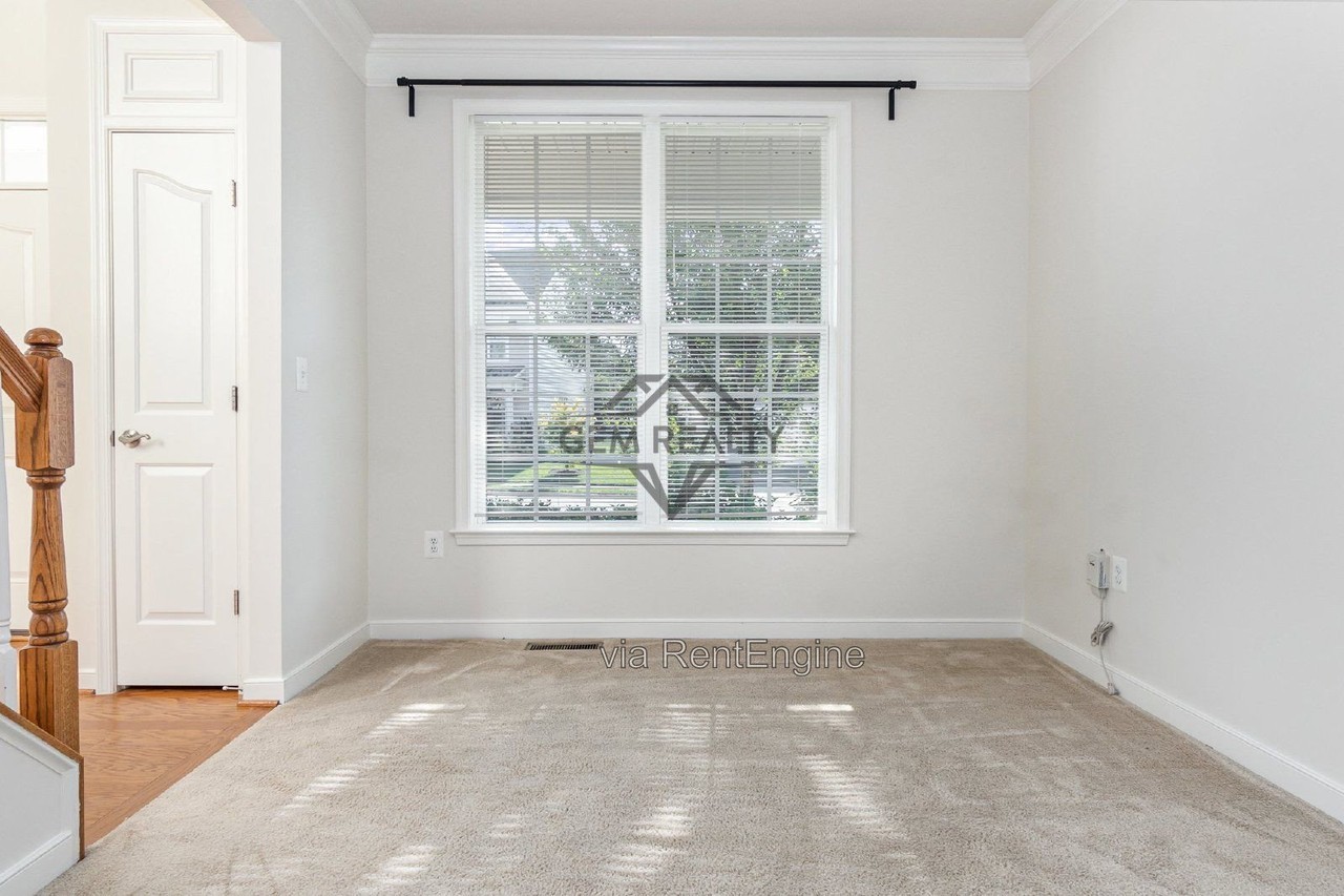 8 Woodlot Ct - Photo 6 of 42