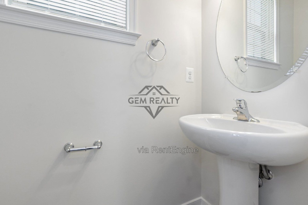 8 Woodlot Ct - Photo 7 of 42