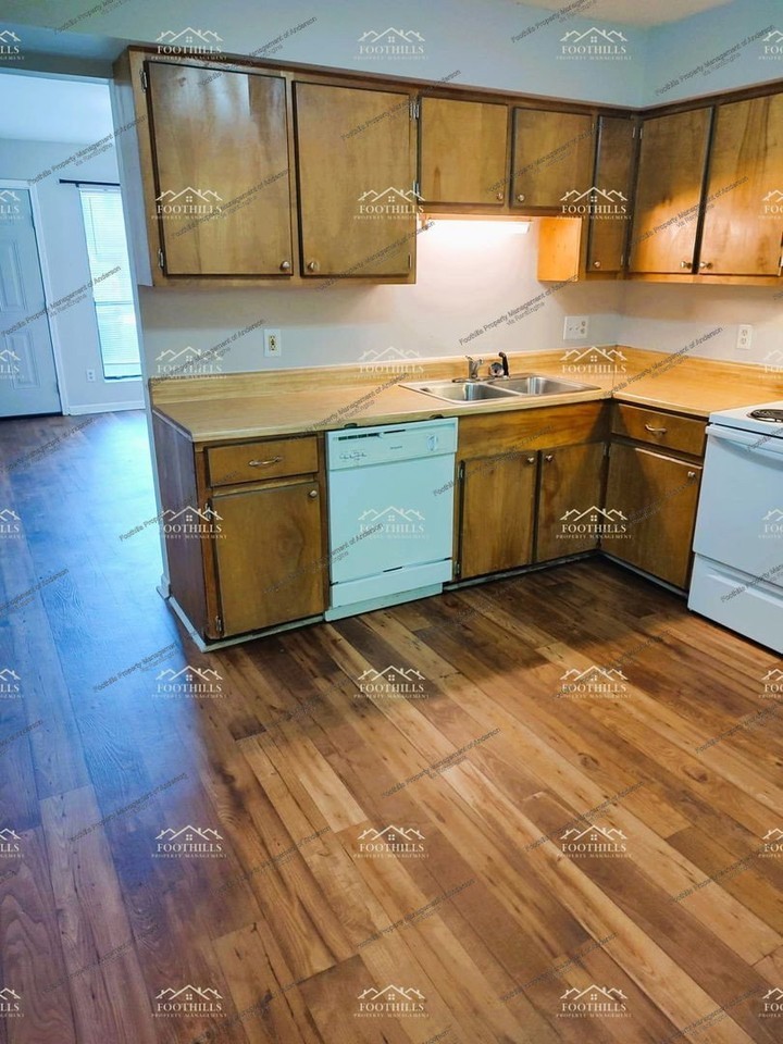 104 Woodland Dr #J - Photo 5 of 15