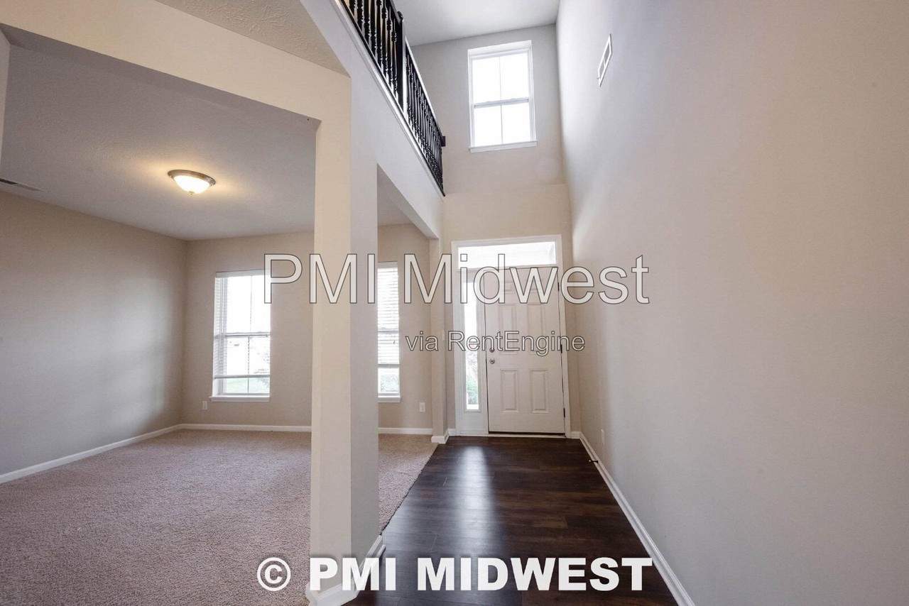 1381 Fieldcrest Ln - Photo 3 of 43