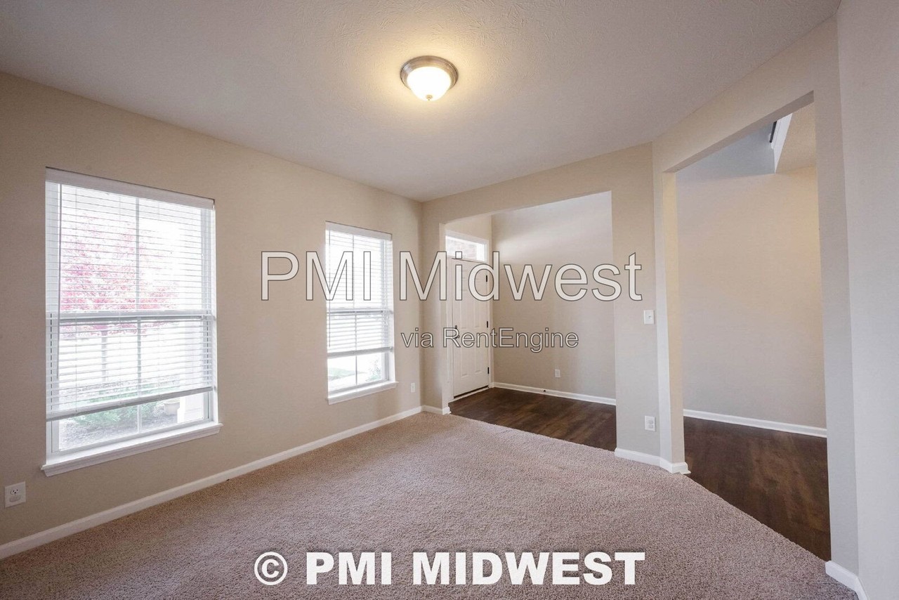1381 Fieldcrest Ln - Photo 4 of 43