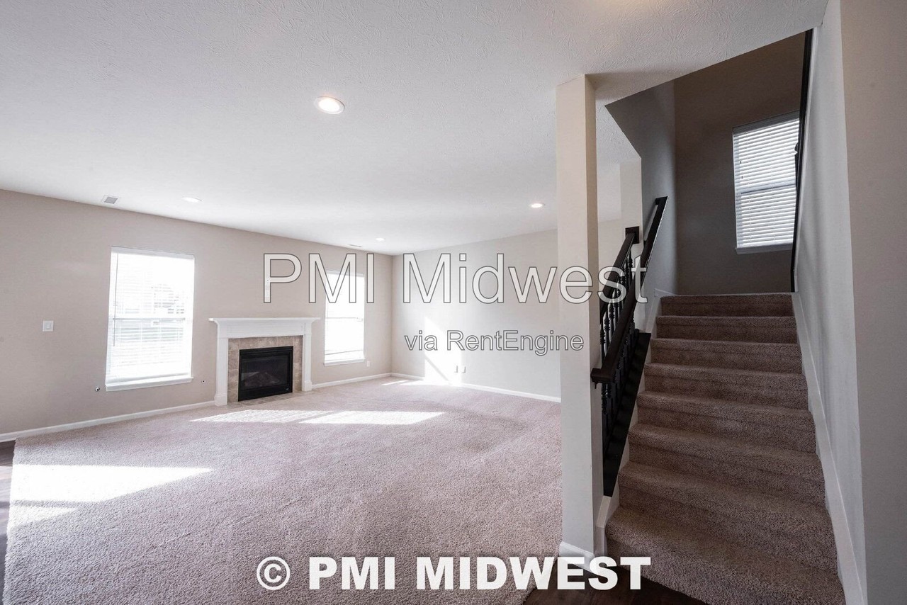1381 Fieldcrest Ln - Photo 5 of 43