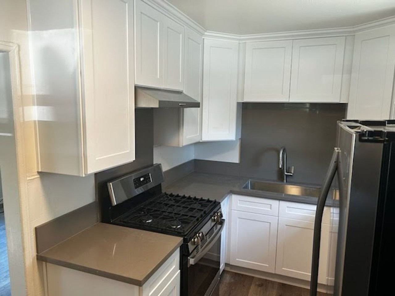 2123 E Piru St - Photo 3 of 17