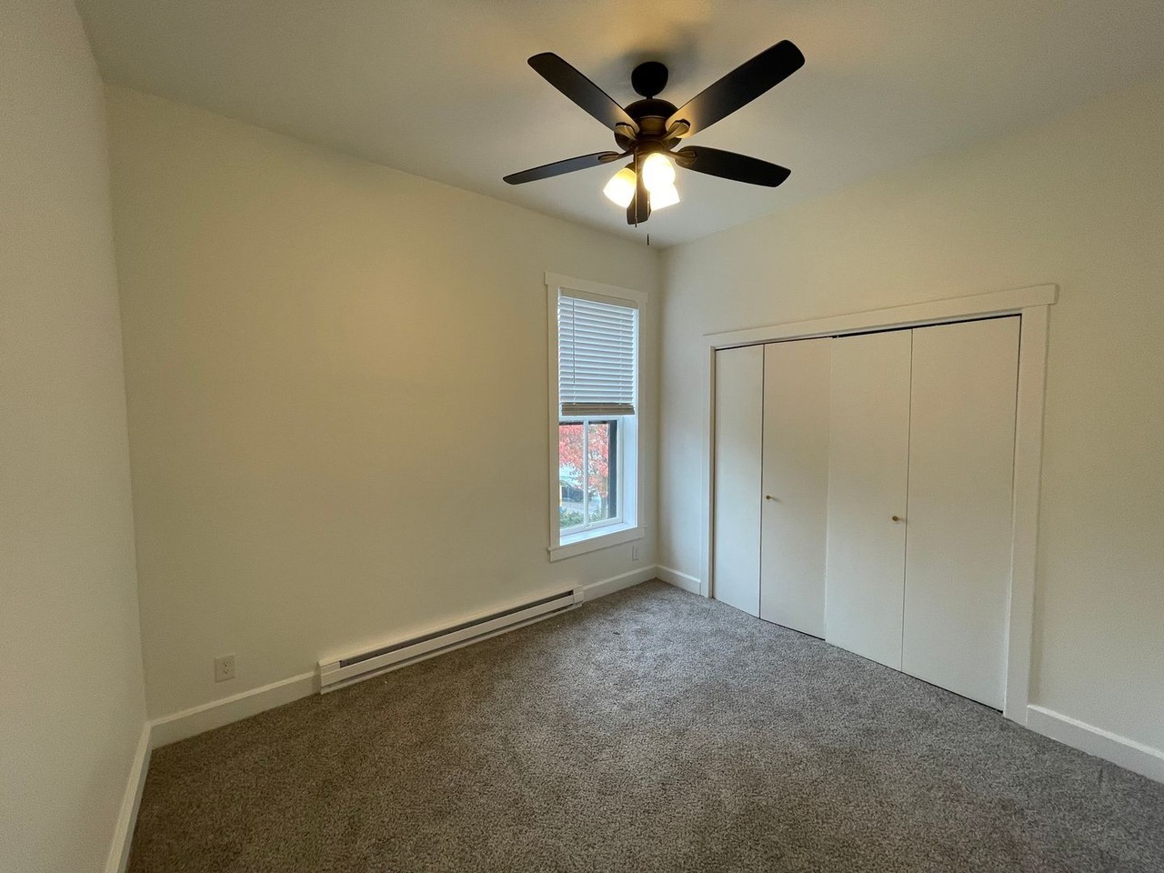 916 Clinton St - Photo 4 of 13