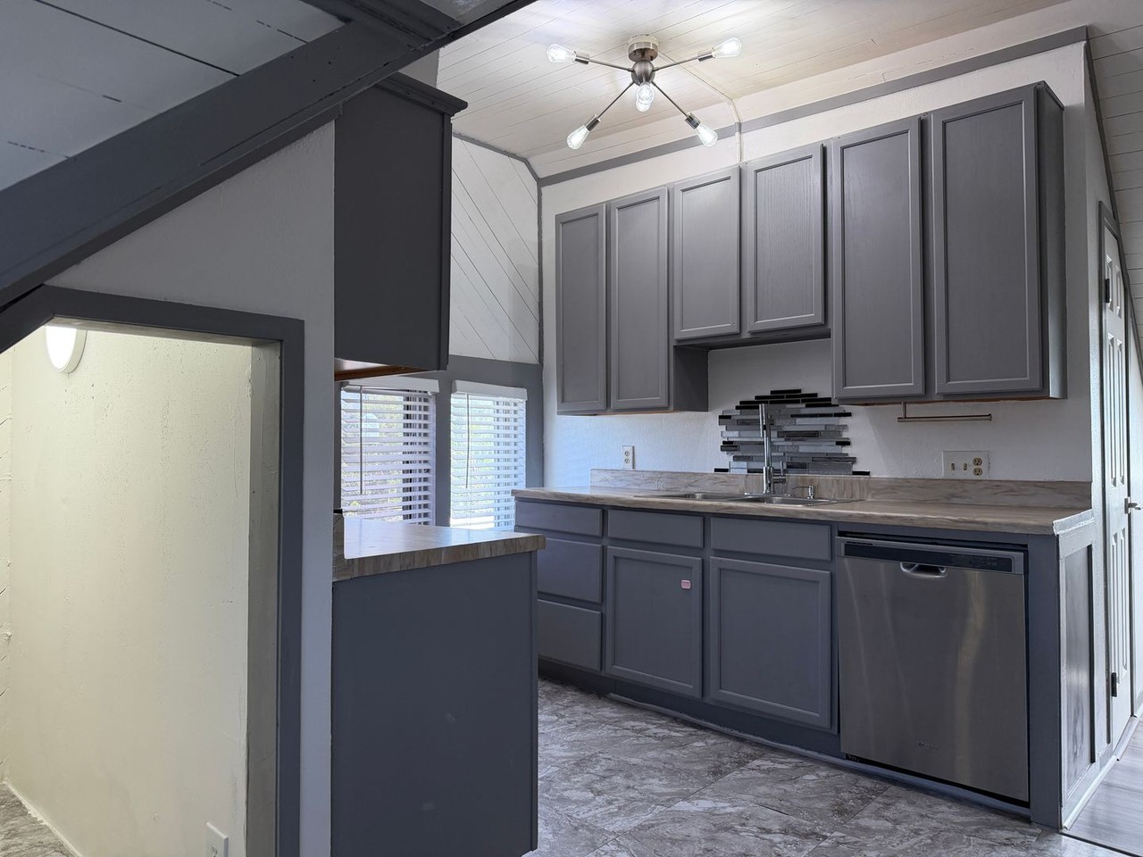 324 W Magnolia Ave #4 - Photo 2 of 14