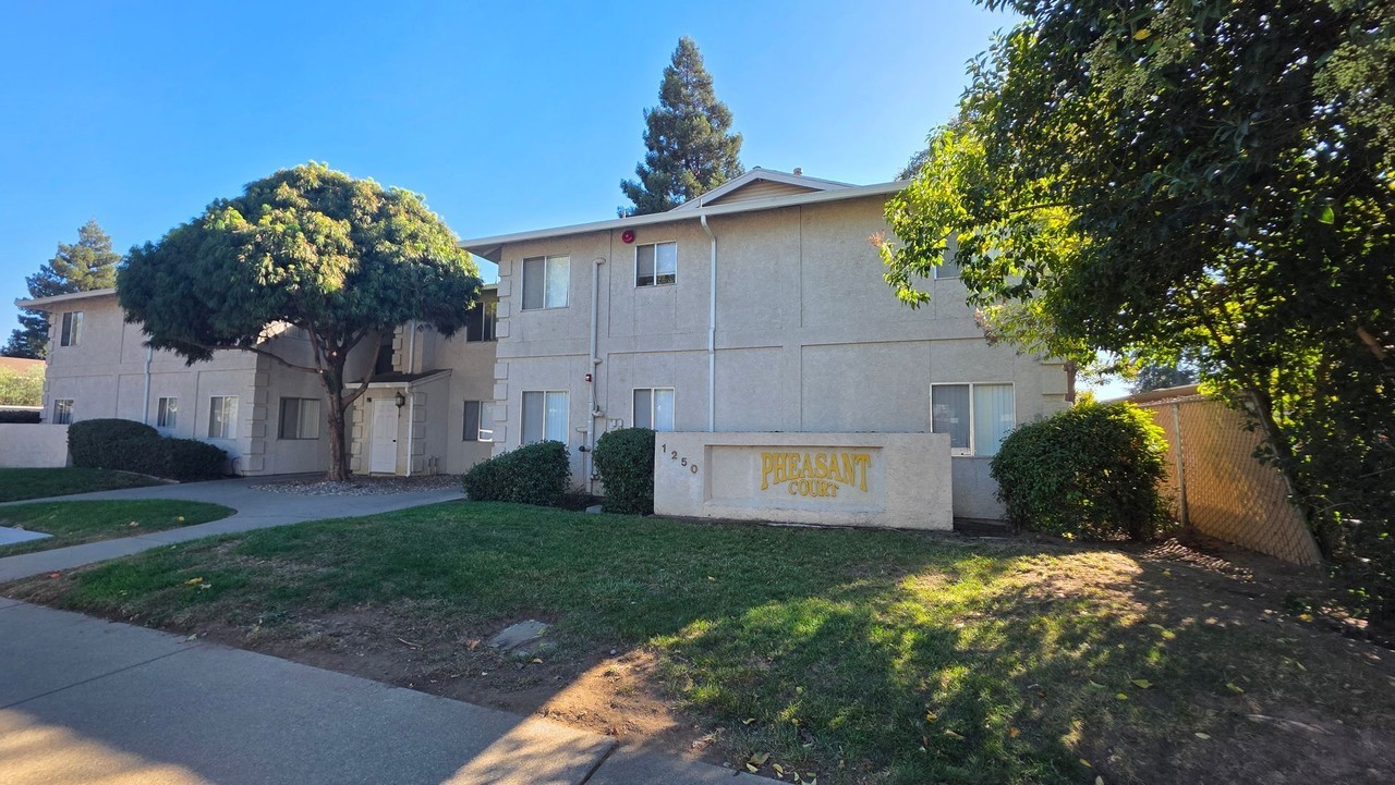 Pheasant Court Apartments - Photo 2 of 35