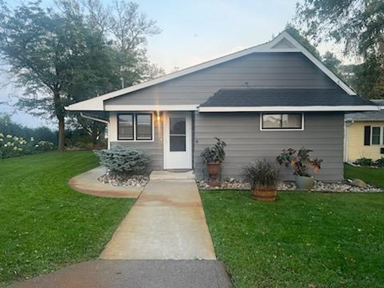 17021 Sunset Ave - Photo 2 of 22