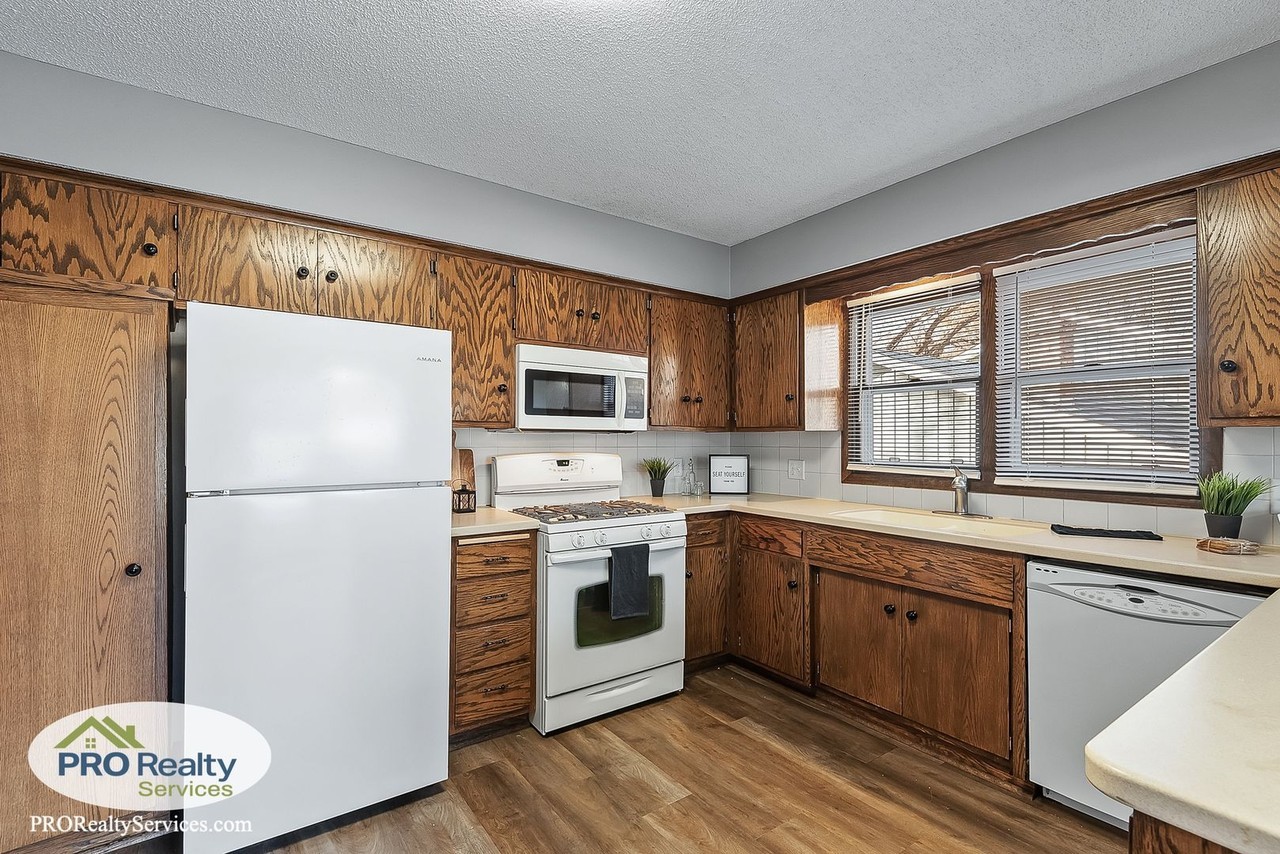 7222 Dallas Rd - Photo 6 of 33