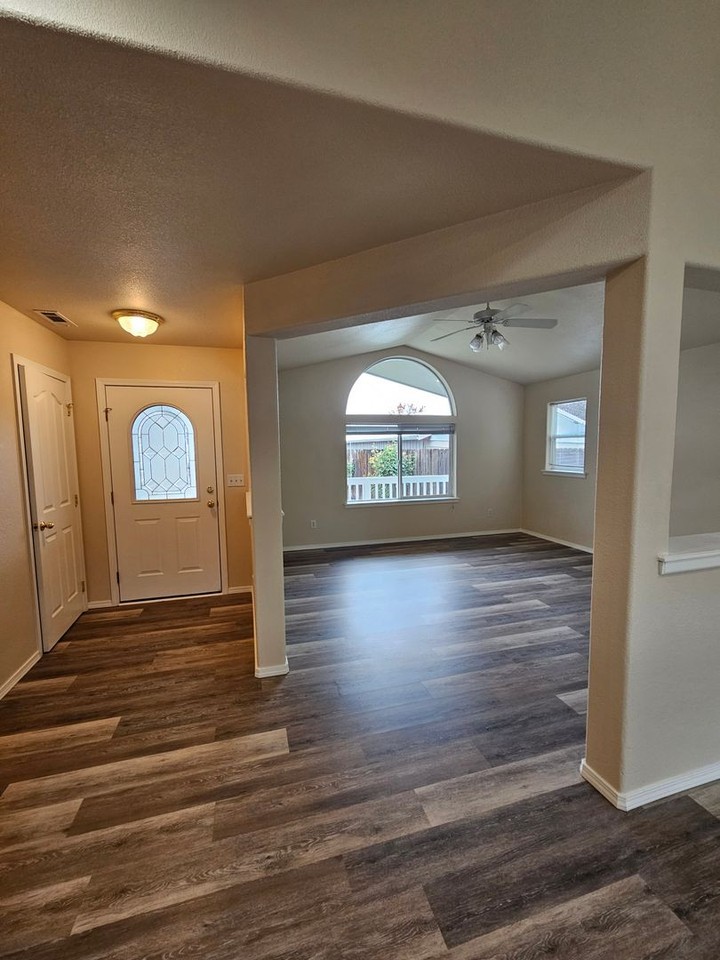 408 Jennah Ln - Photo 2 of 17