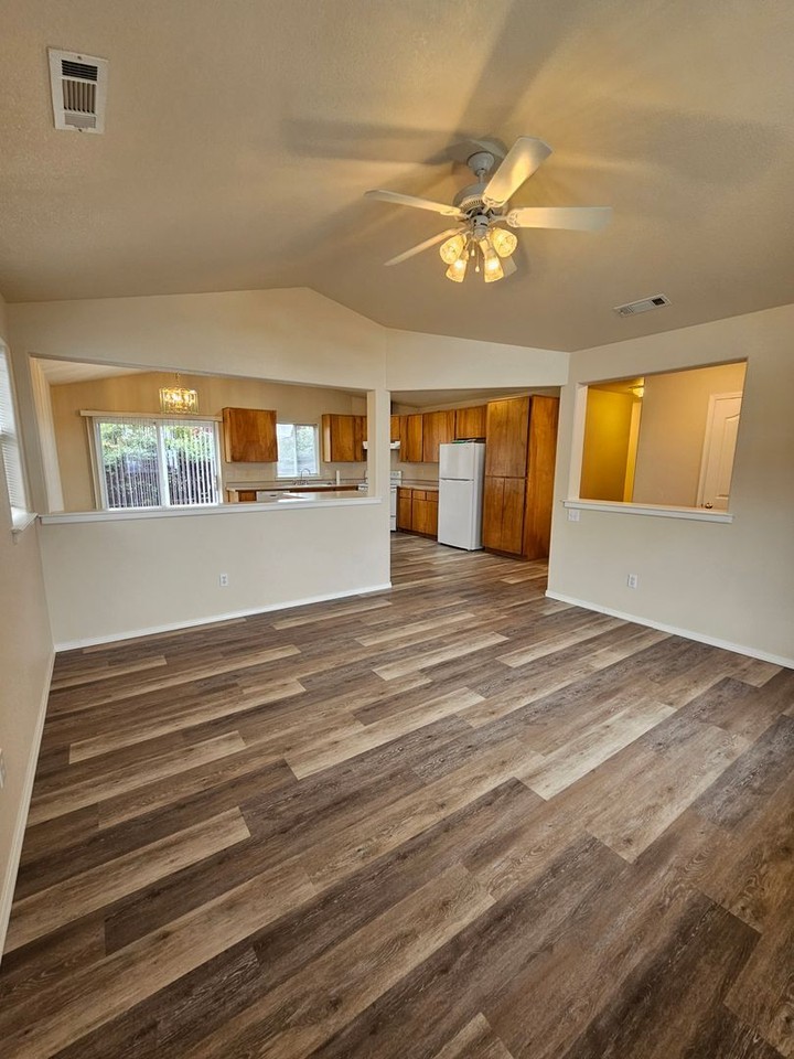 408 Jennah Ln - Photo 4 of 17