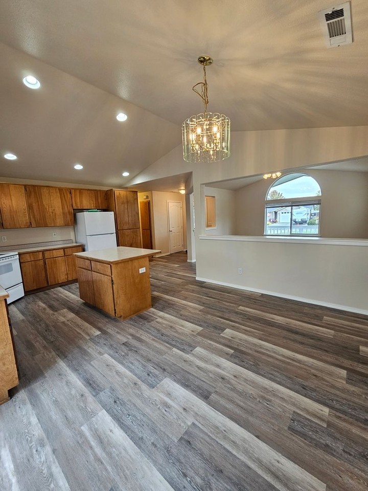 408 Jennah Ln - Photo 5 of 17