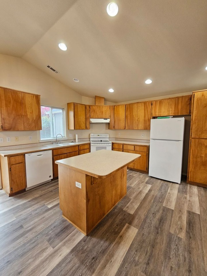 408 Jennah Ln - Photo 6 of 17