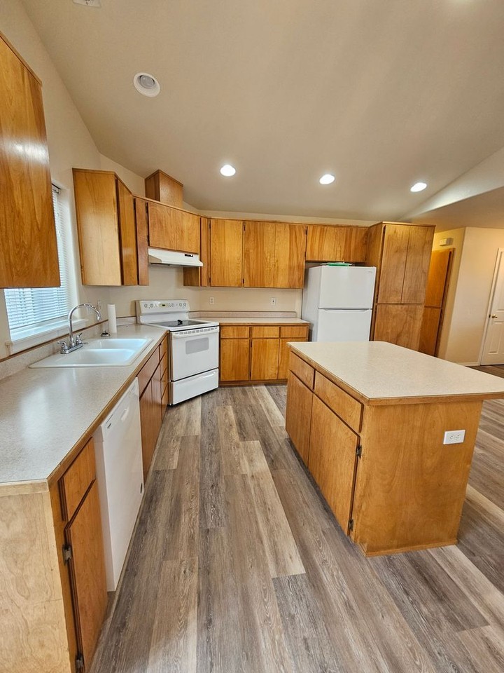 408 Jennah Ln - Photo 7 of 17