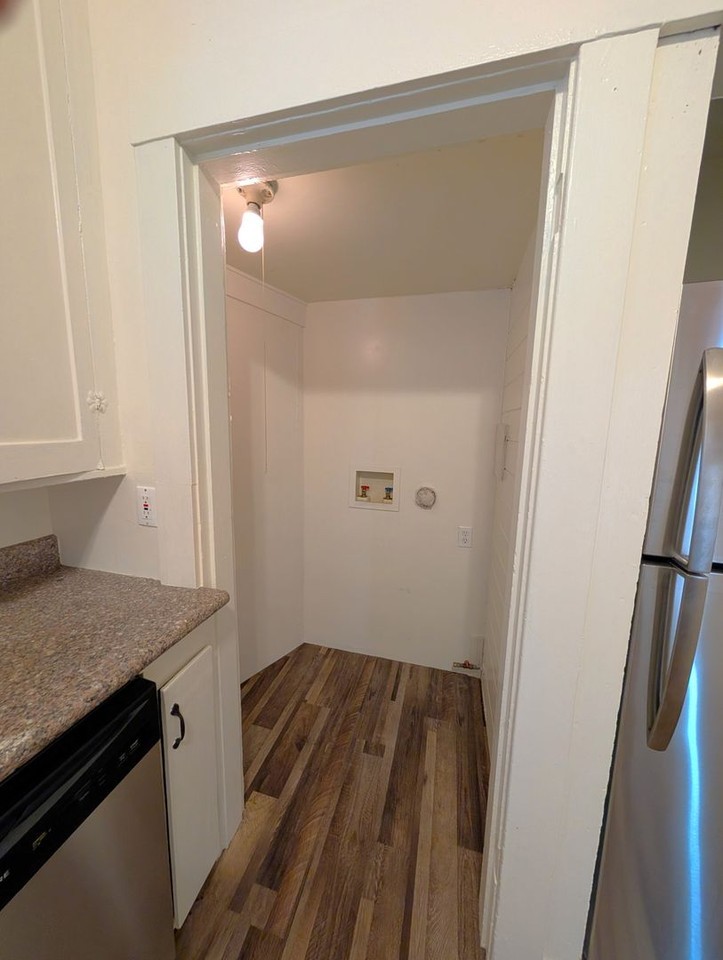 2207 14th Ave - Photo 3 of 9