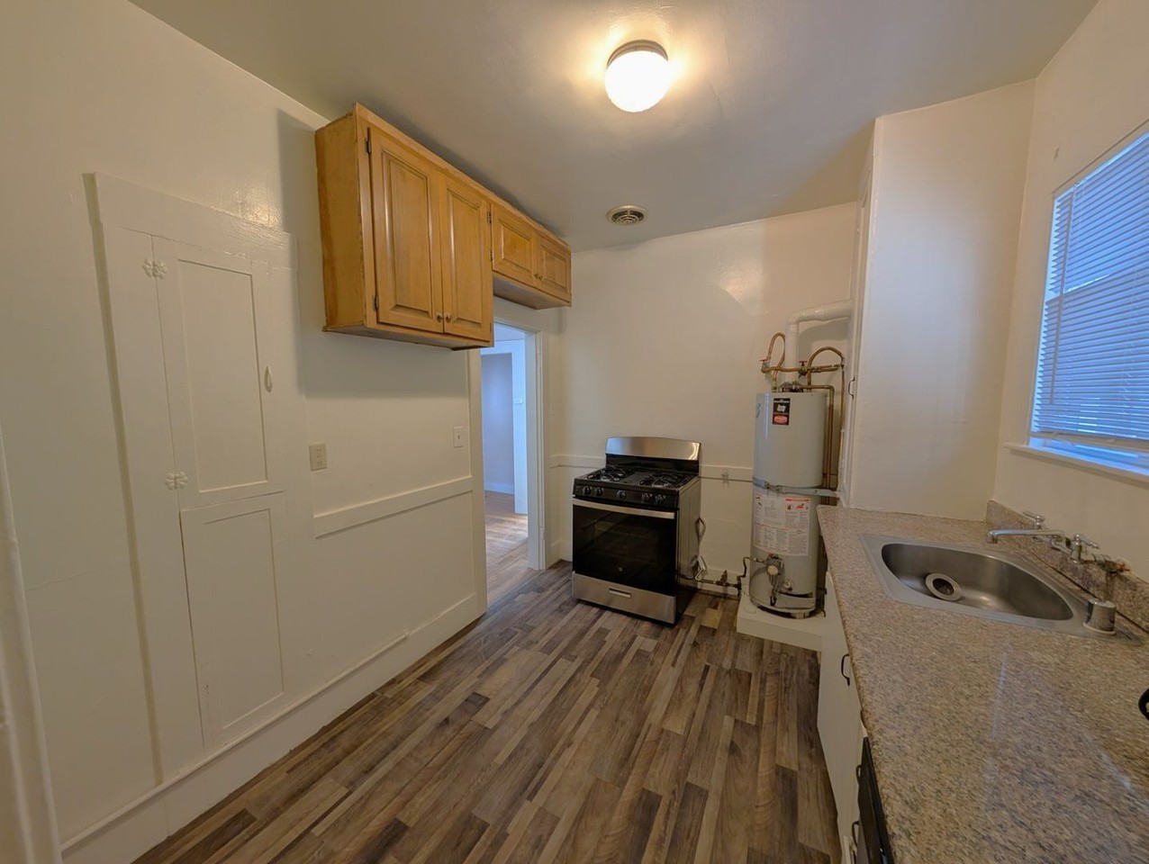 2207 14th Ave - Photo 4 of 9