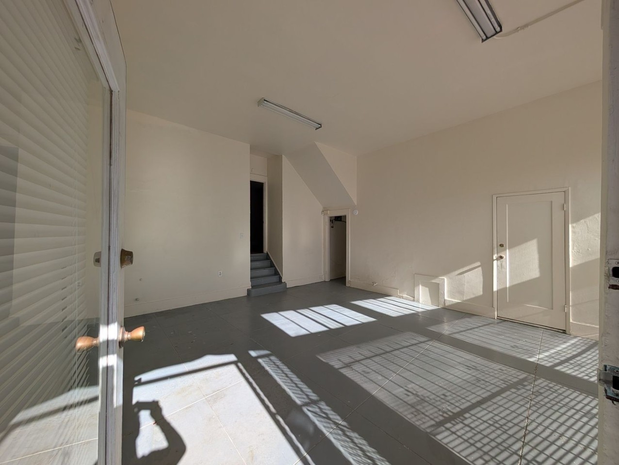 2207 14th Ave - Photo 5 of 9