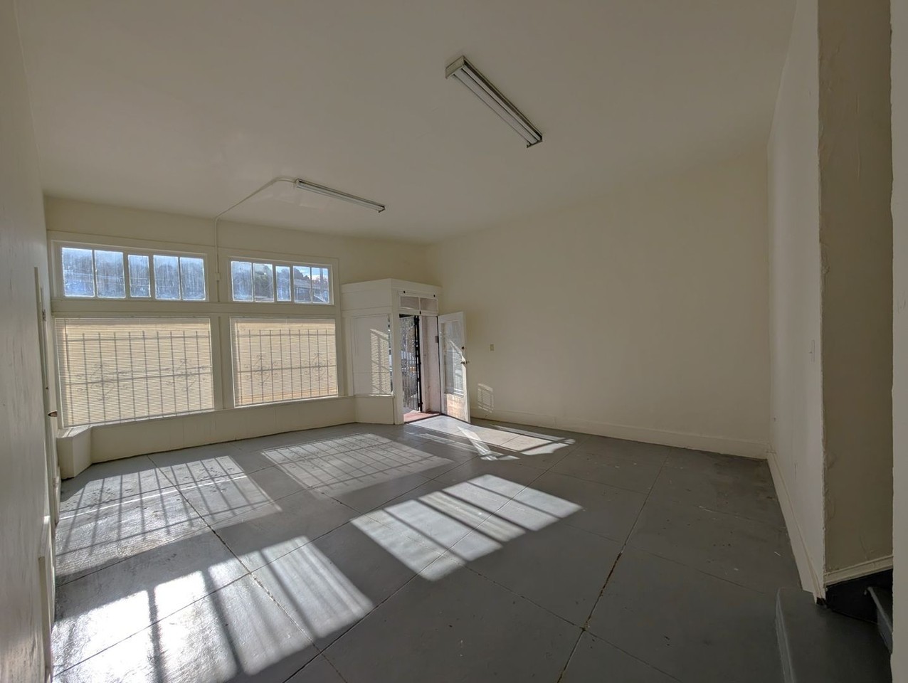 2207 14th Ave - Photo 6 of 9