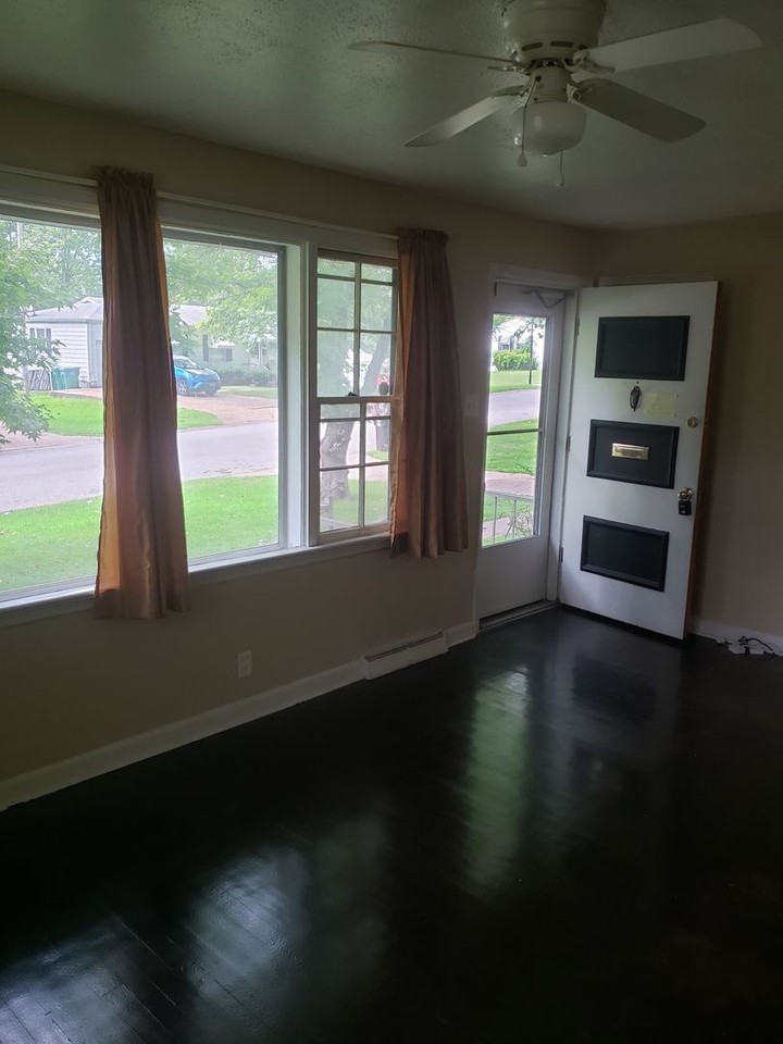 9940 Hayward Dr - Photo 2 of 11