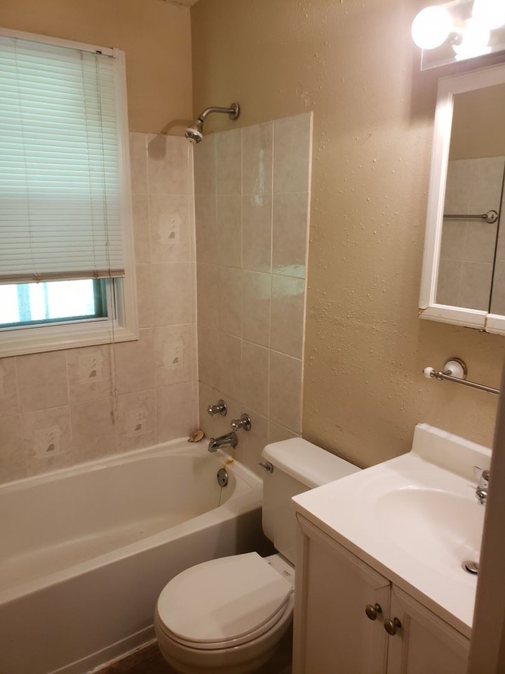 9940 Hayward Dr - Photo 4 of 11