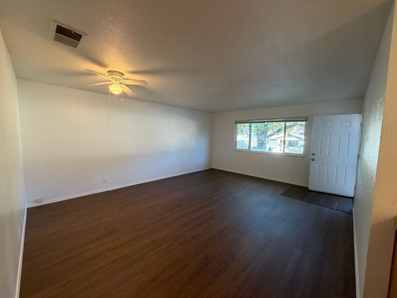 443 Manchester Way - Photo 6 of 39