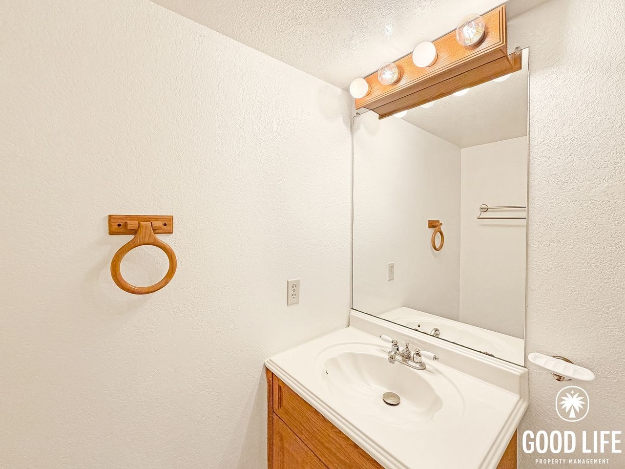 1496 Chaparral Way - Photo 7 of 23