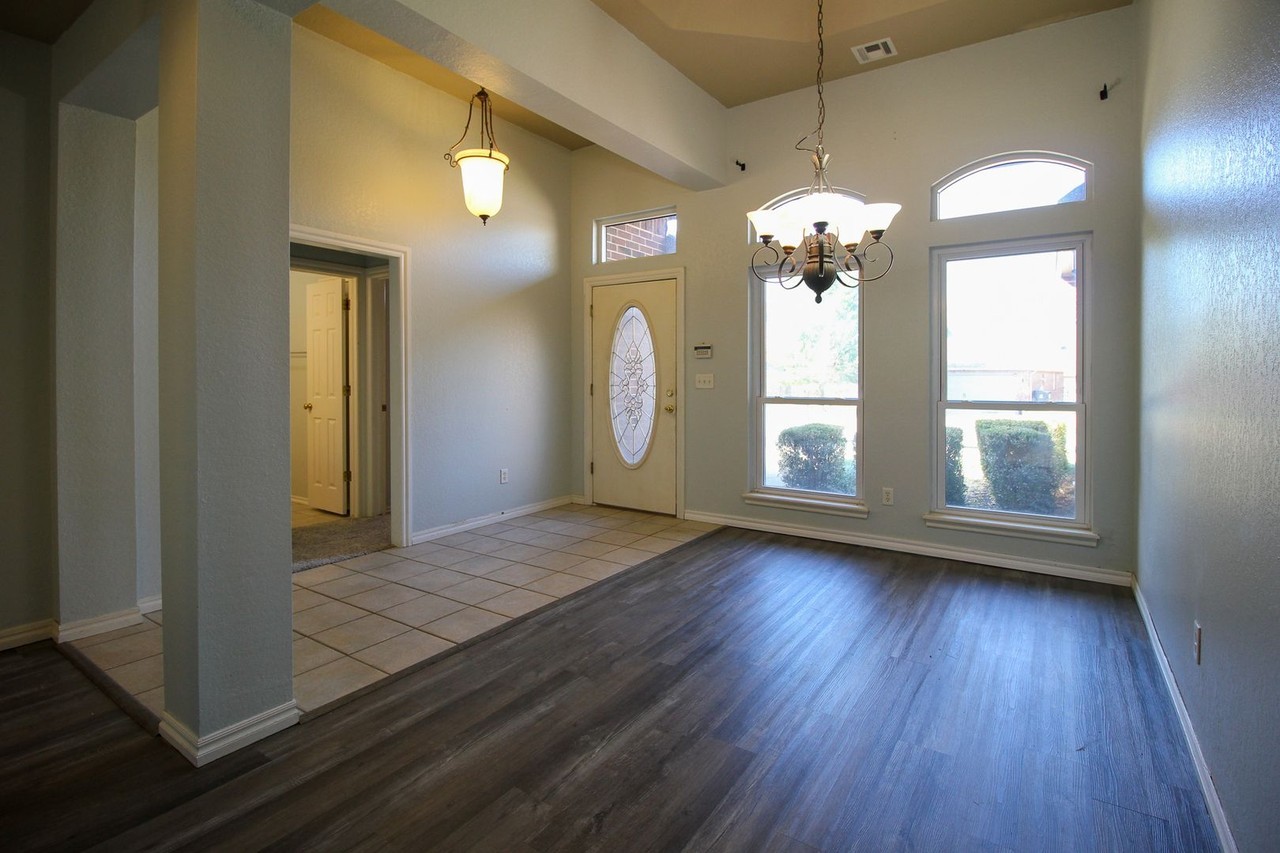 4121 N Pine Ave - Photo 3 of 25
