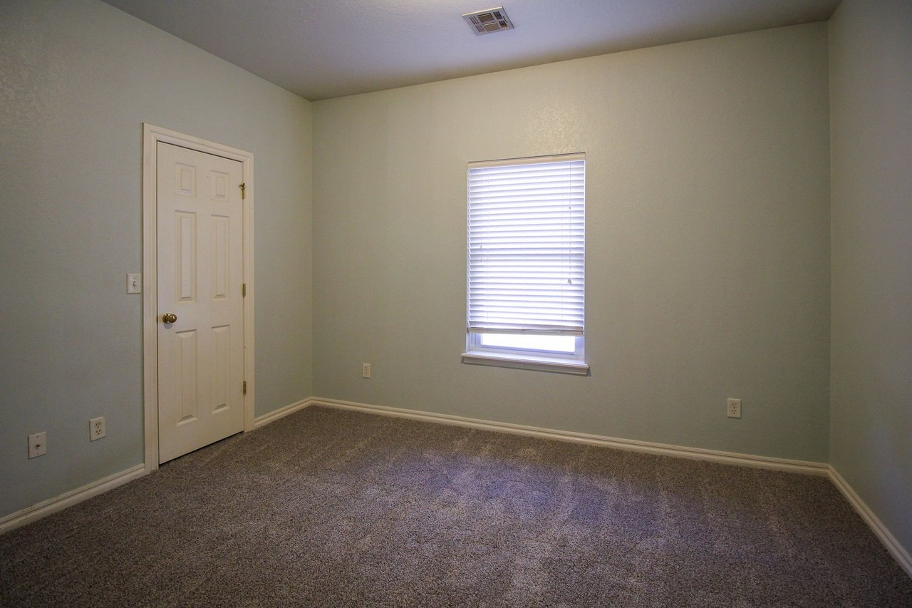 4121 N Pine Ave - Photo 4 of 25