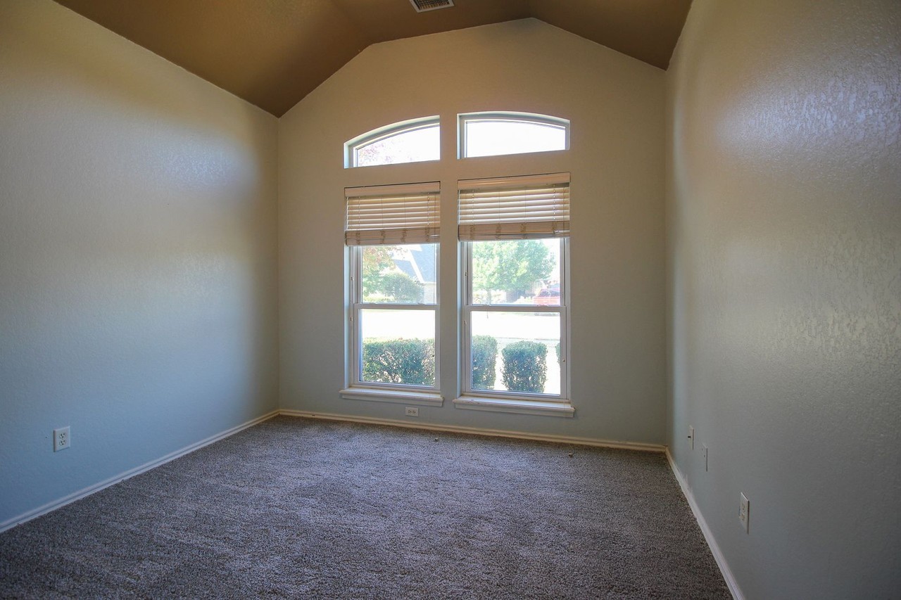 4121 N Pine Ave - Photo 7 of 25