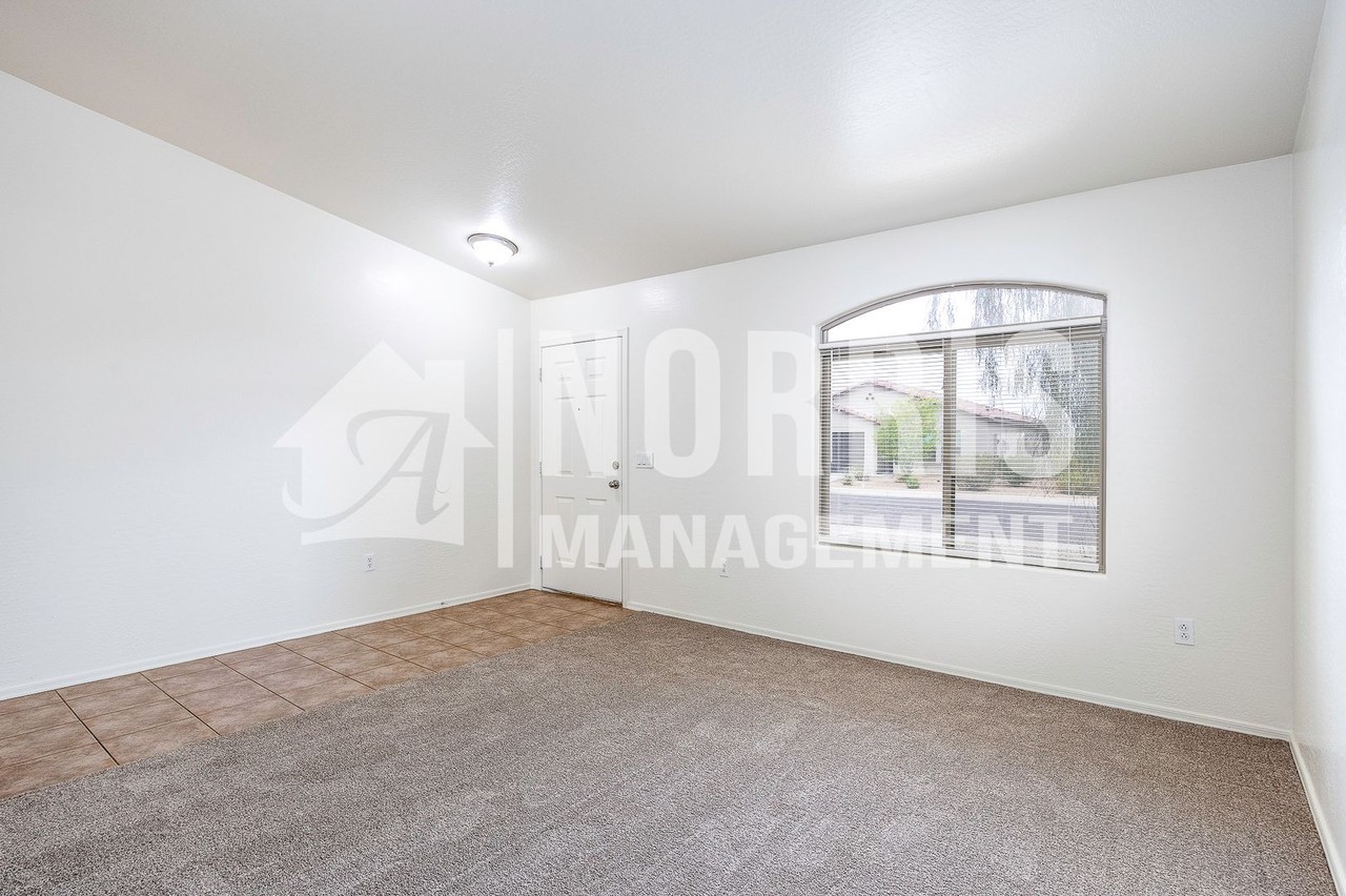 1033 W Nina Dr - Photo 4 of 34