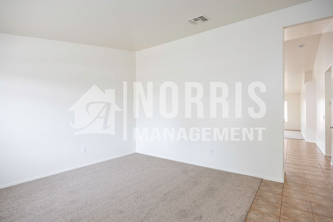 1033 W Nina Dr - Photo 5 of 34