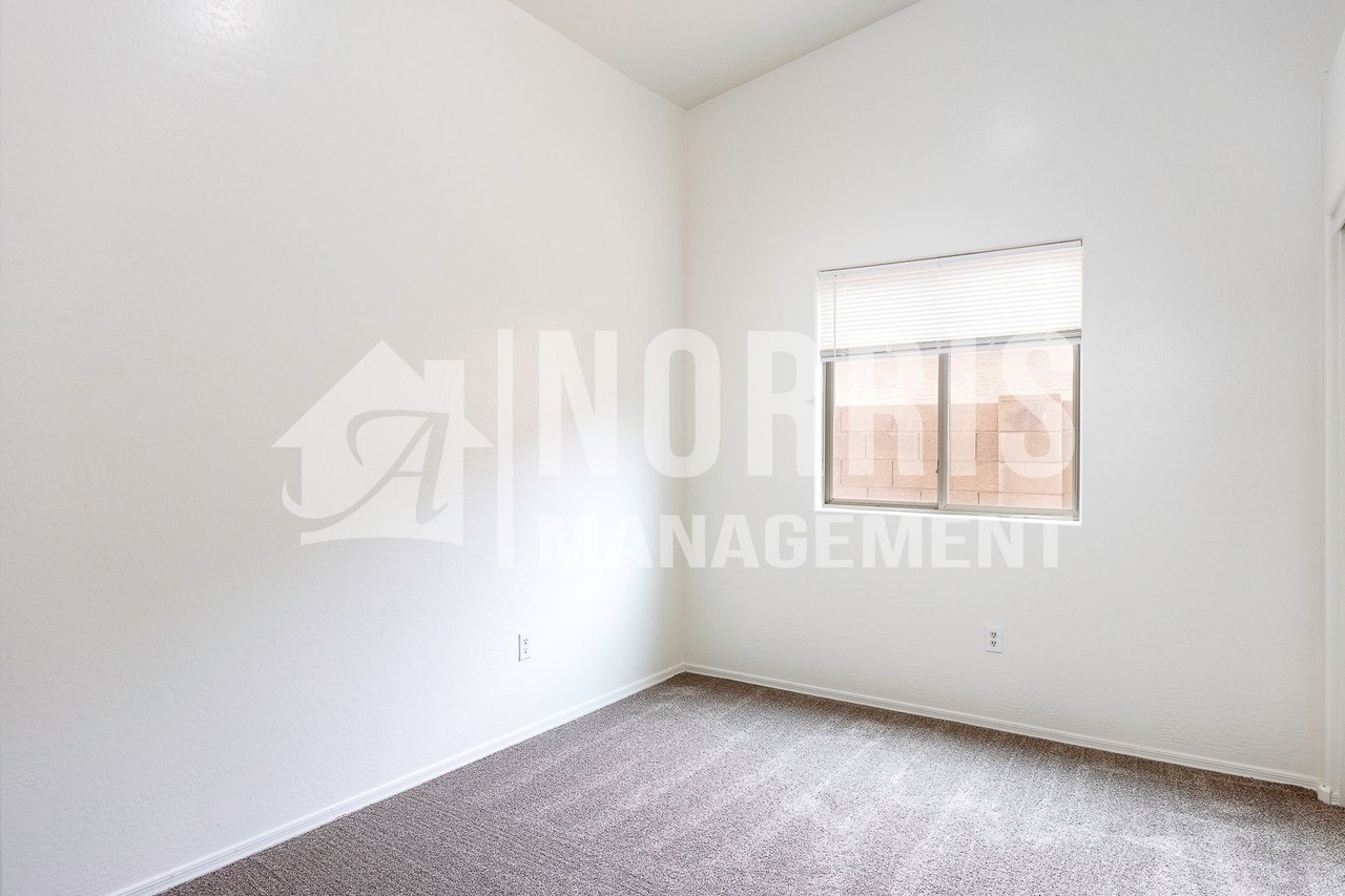 1033 W Nina Dr - Photo 6 of 34