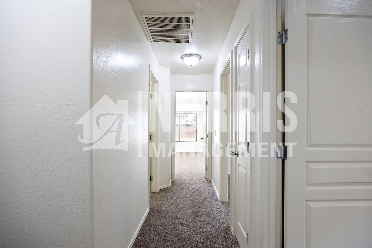 1033 W Nina Dr - Photo 7 of 34