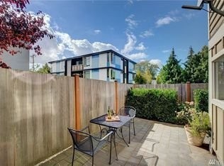 919 Ne 70th St #B - Photo 2 of 10