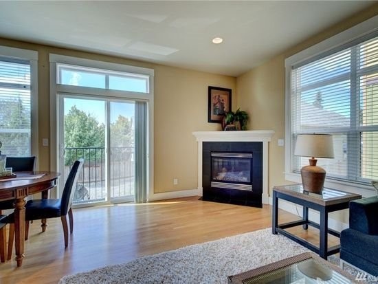 919 Ne 70th St #B - Photo 3 of 10