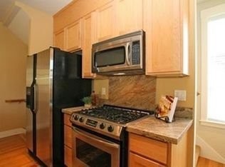 919 Ne 70th St #B - Photo 5 of 10