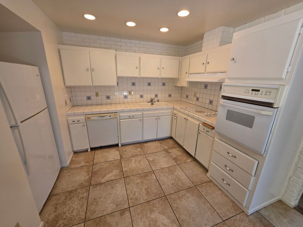 3372 Marlesta Dr - Photo 6 of 19