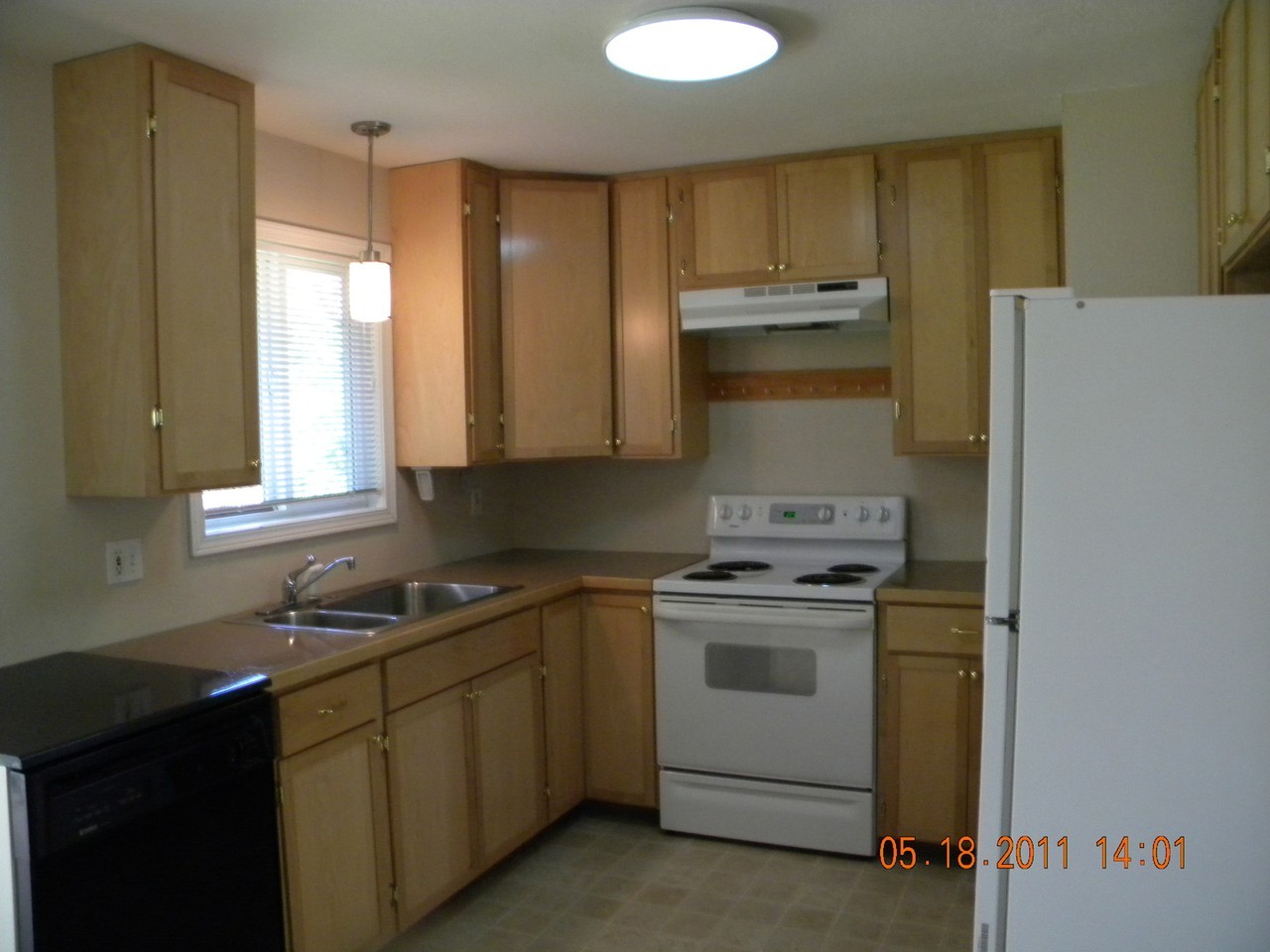 799 Barrett Ave - Photo 4 of 11