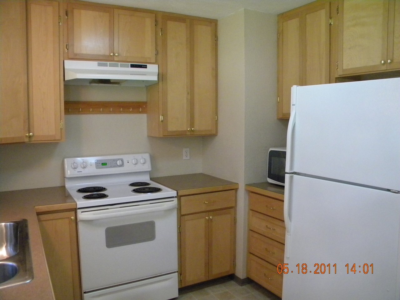 799 Barrett Ave - Photo 5 of 11