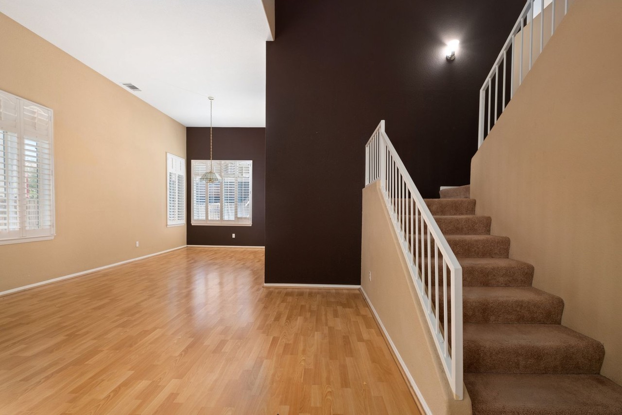 17629 Fisher St - Photo 6 of 31