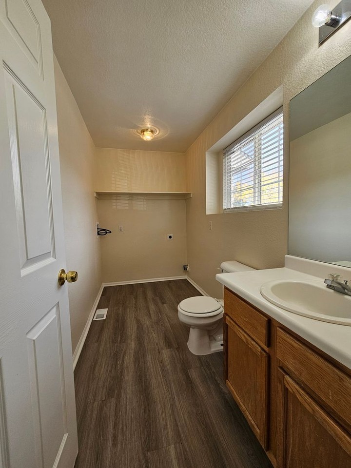 1255 S Zeno Cir #B - Photo 4 of 40