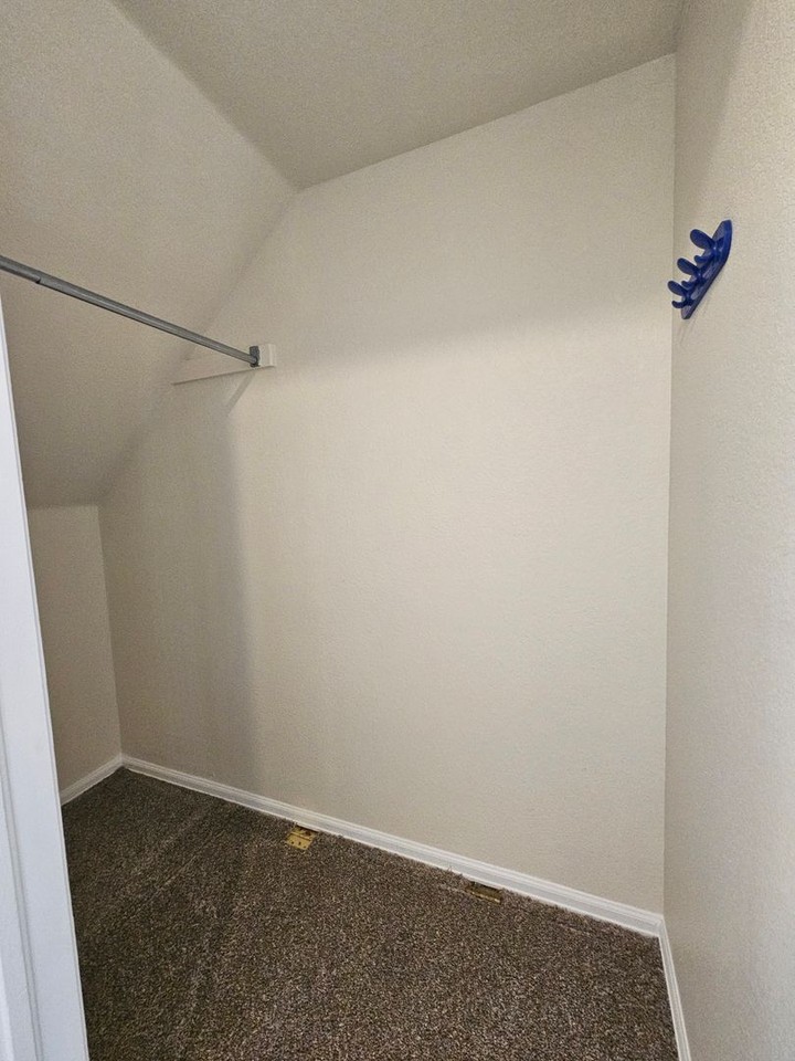 1255 S Zeno Cir #B - Photo 5 of 40