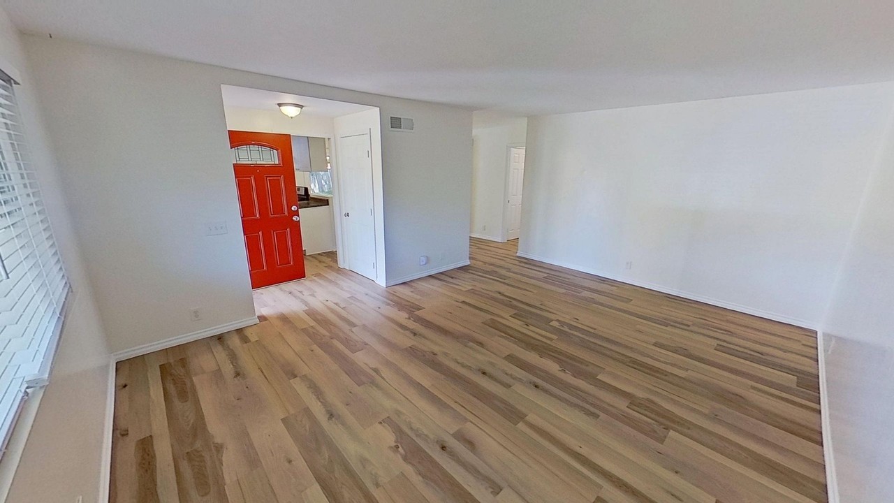 114 Saint Albans Pl - Photo 6 of 26
