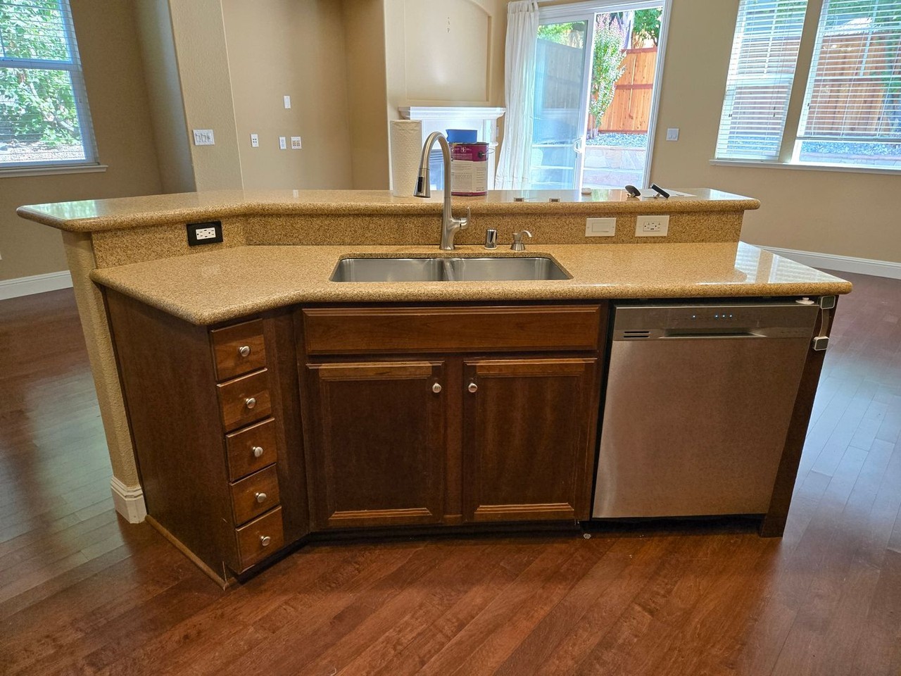 967 Hildebrand Cir - Photo 3 of 21