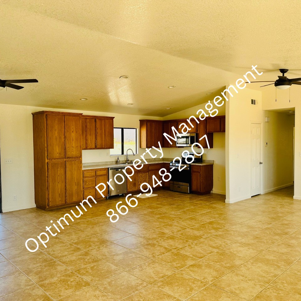 9894 Balsam Ave - Photo 5 of 27