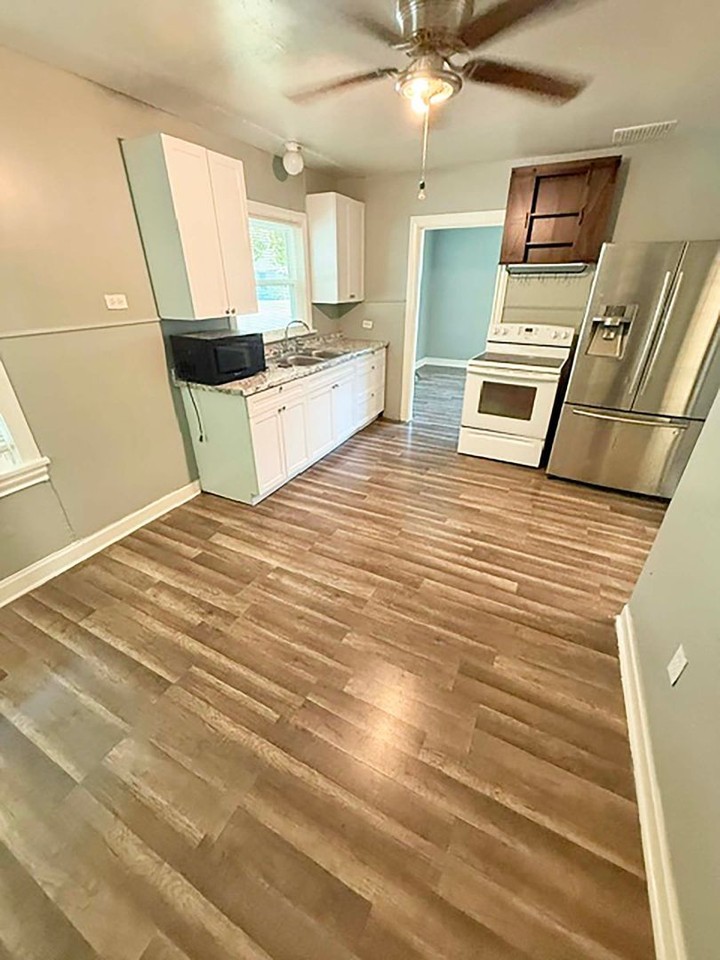 610 Harvey St - Photo 3 of 20