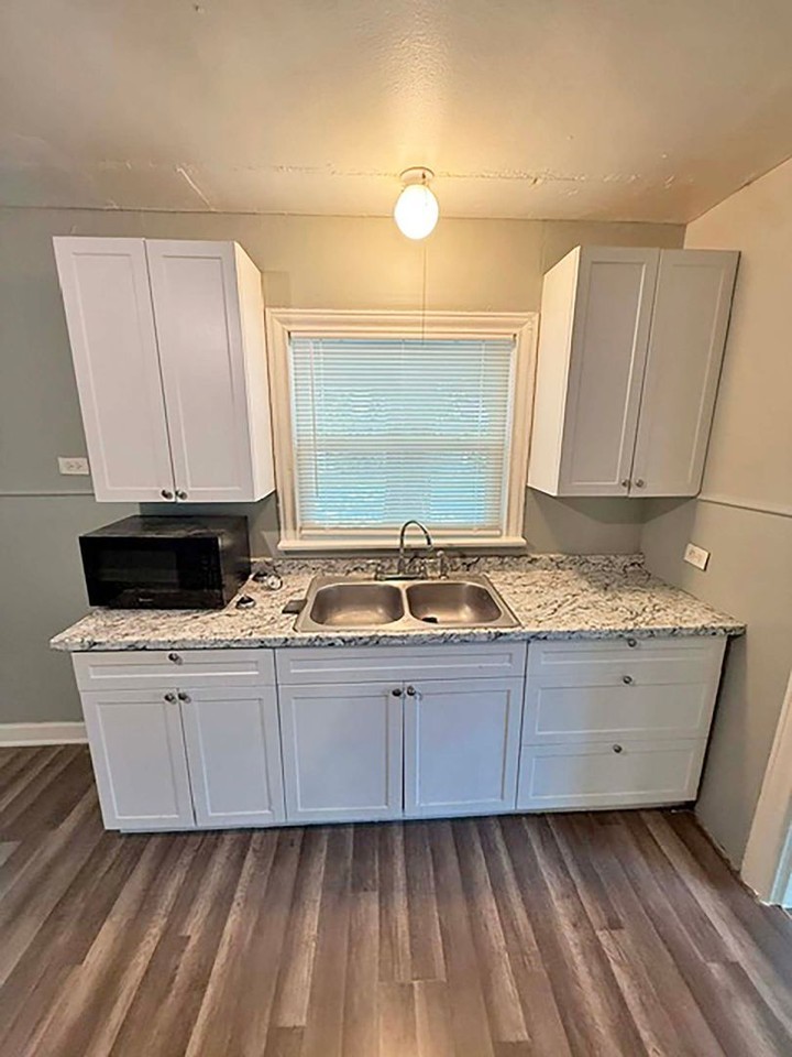 610 Harvey St - Photo 4 of 20