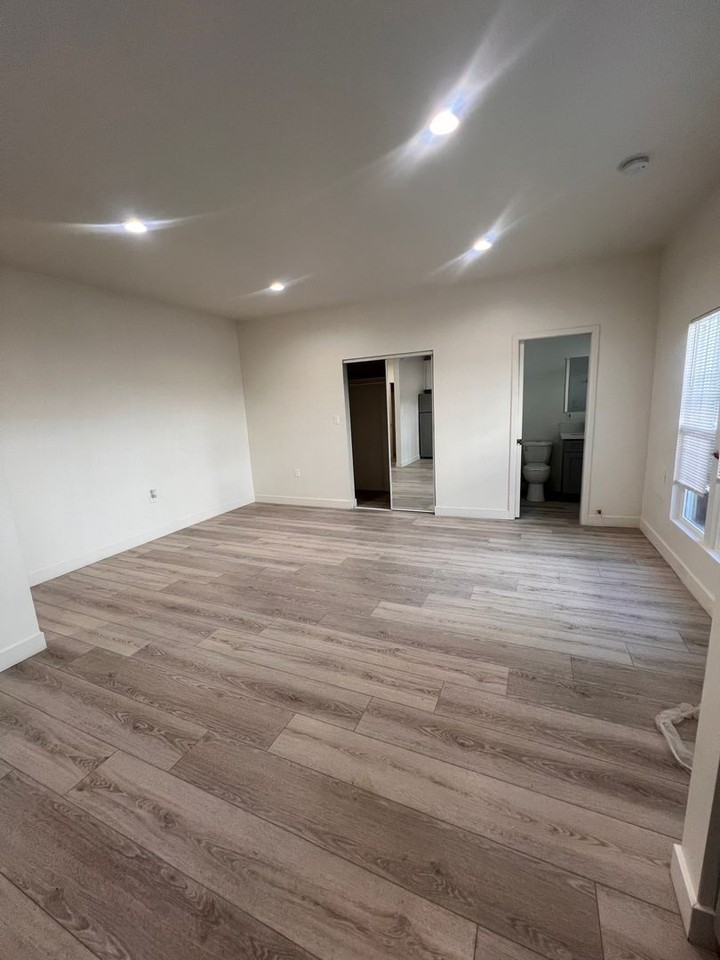688 Shatto Place - Photo 6 of 16