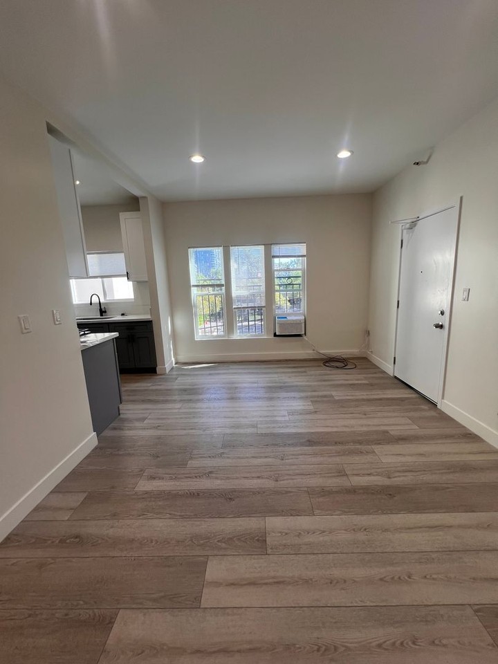 688 Shatto Place - Photo 7 of 16