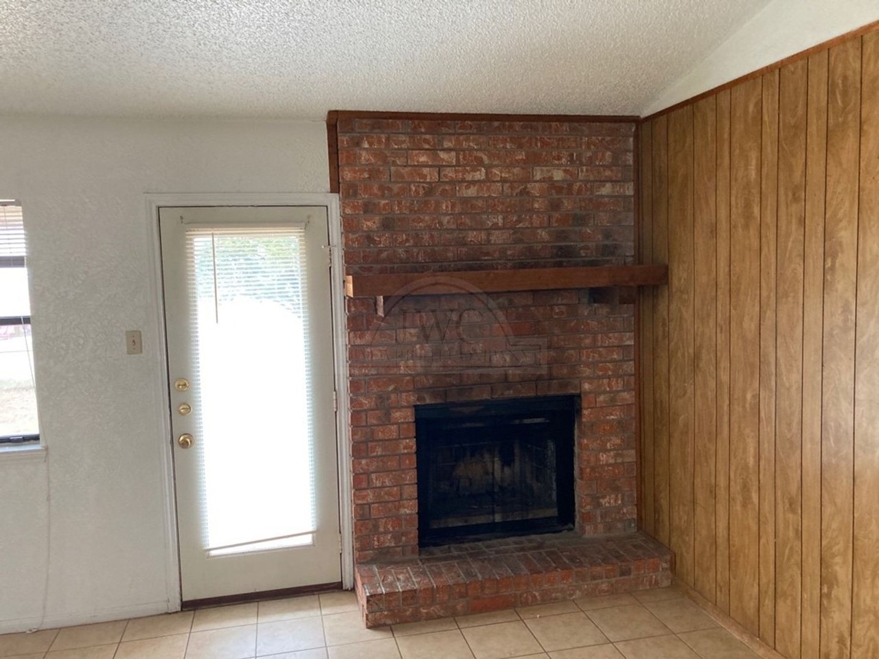 1508 Fairbanks St - Photo 3 of 17